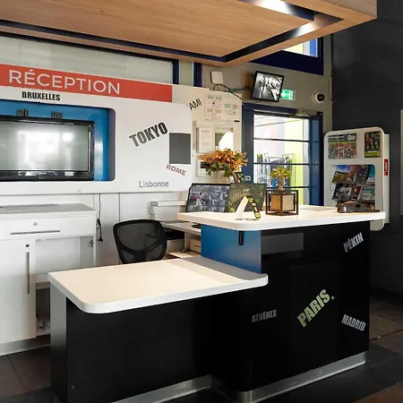 Hotel Cergy 2*