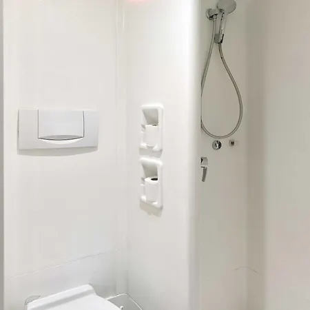 Hotel Cergy 2*